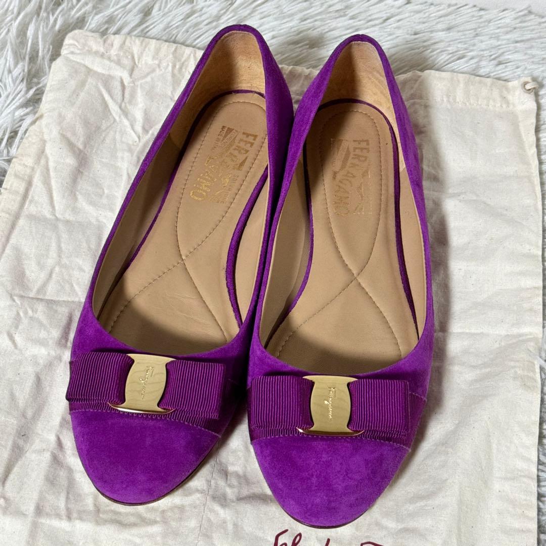 美品✨フェラガモ　フラットシューズ　VARINA ヴァリナ　VARA ヴァラ
