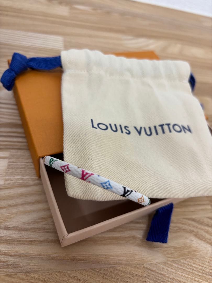 LVx TM ブレスレット・マルチカラー