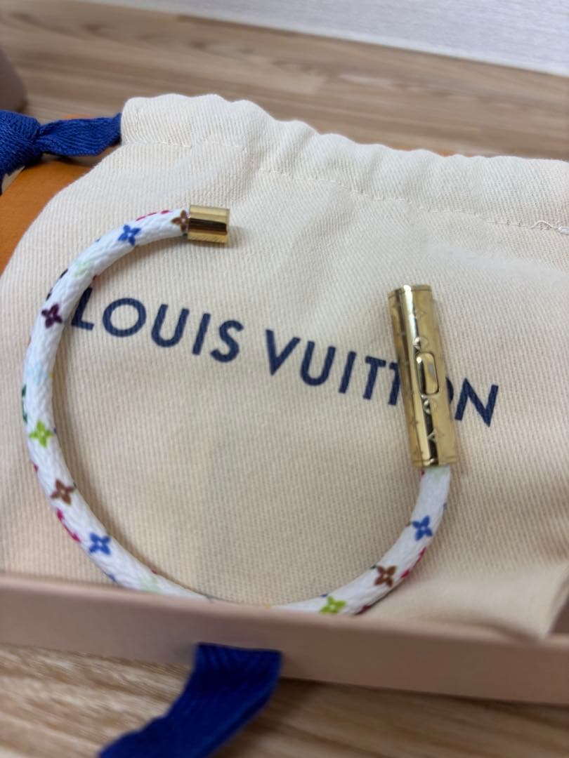 LVx TM ブレスレット・マルチカラー