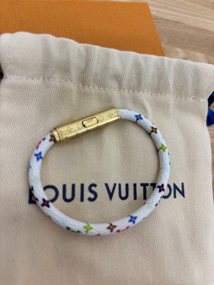 LVx TM ブレスレット・マルチカラー
