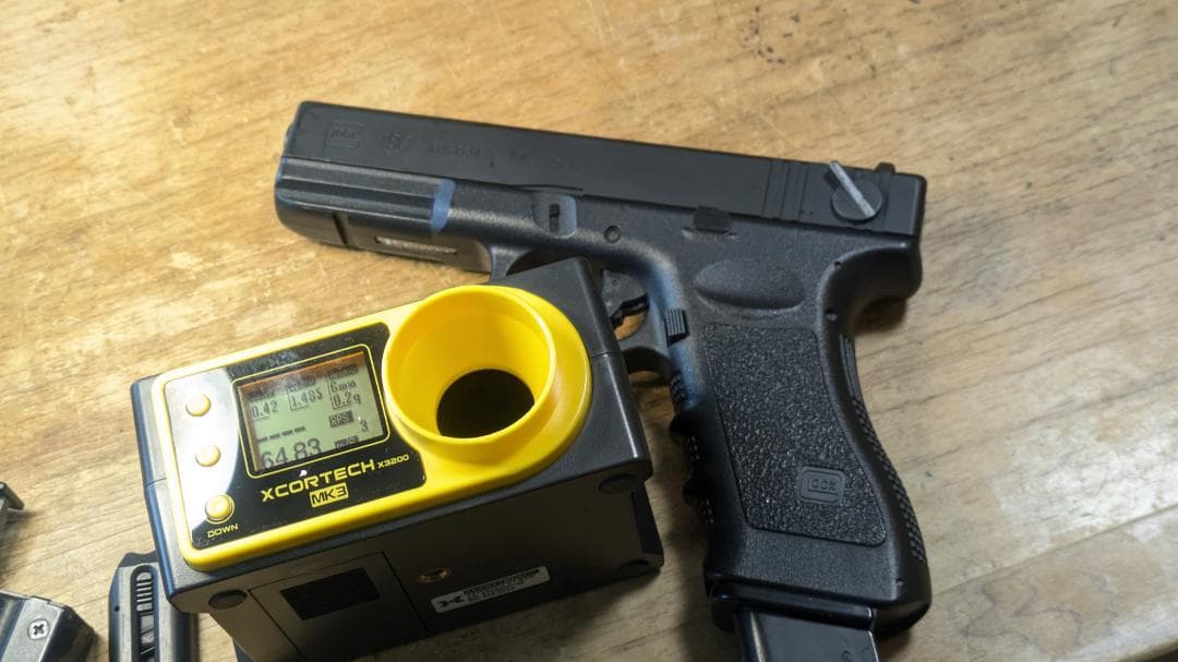 東京マルイ　電動ハンドガン　グロック 18C　ロンマガ　ライト付き