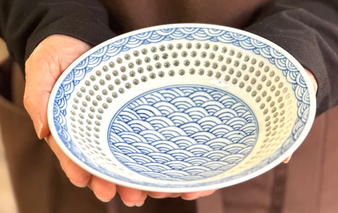 再値下げ　新品　水晶彫青波海　お皿　小鉢　ホタル彫　透し　丹心窯　波佐見焼