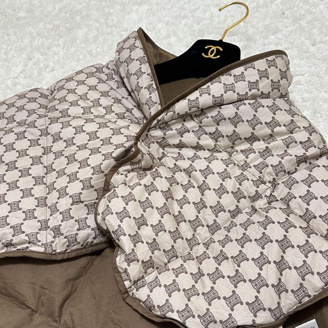 【美品】CELINE セリーヌ ダウンポンチョ トリオンフ柄 ブラウン