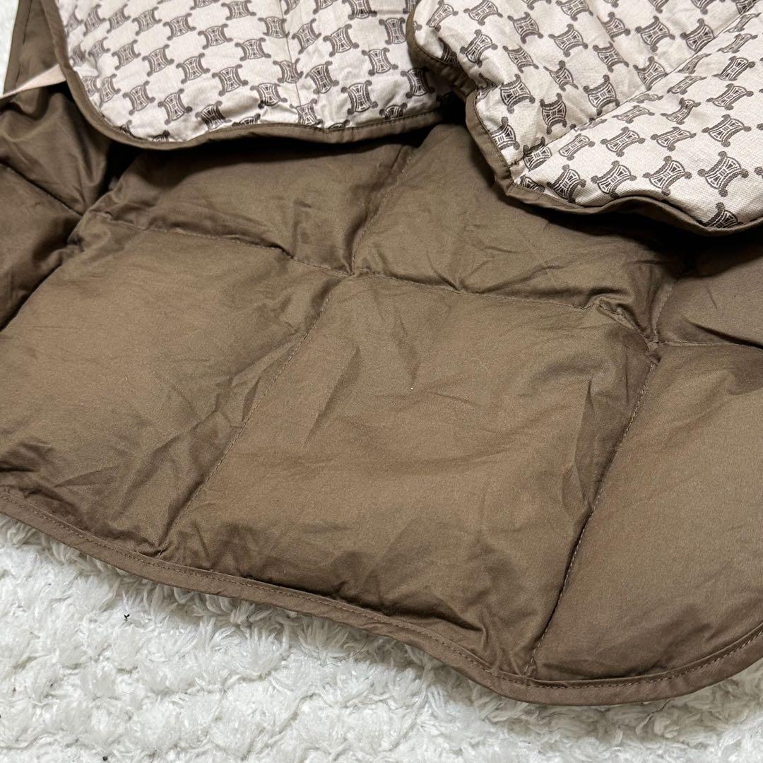 【美品】CELINE セリーヌ ダウンポンチョ トリオンフ柄 ブラウン