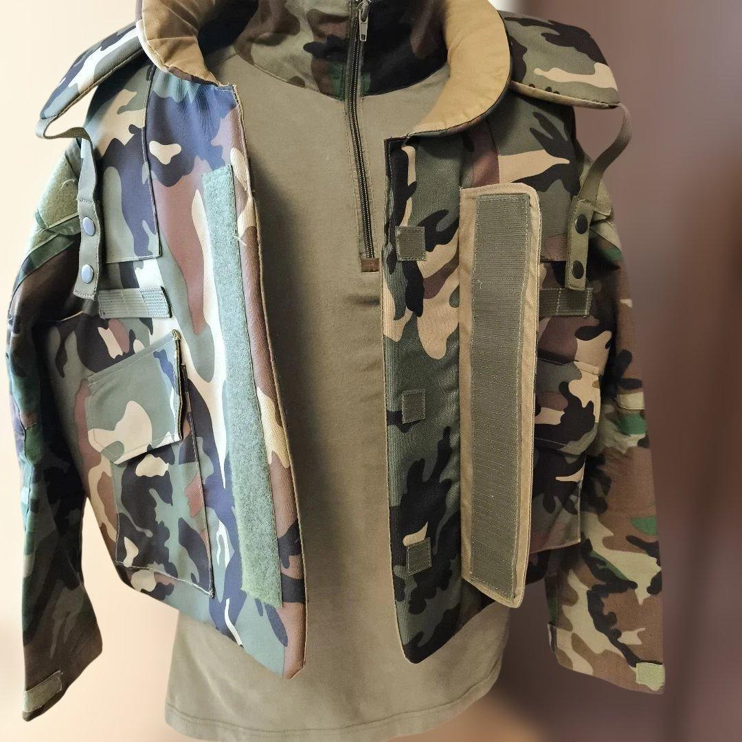 ウッドランド迷彩　装備セット　ボディアーマーPASGT コンシャツ　ポーチ