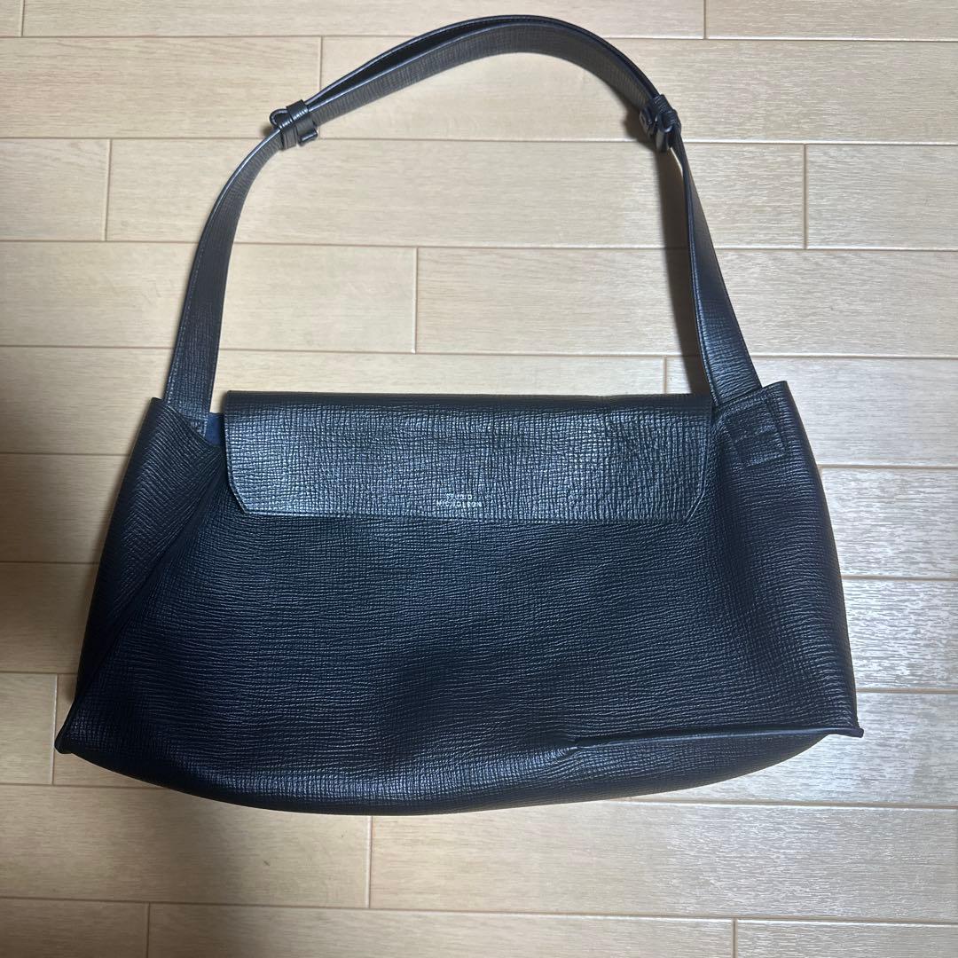 スタジオニコルソン SHIBORU LEATHER BAG IN BLACK