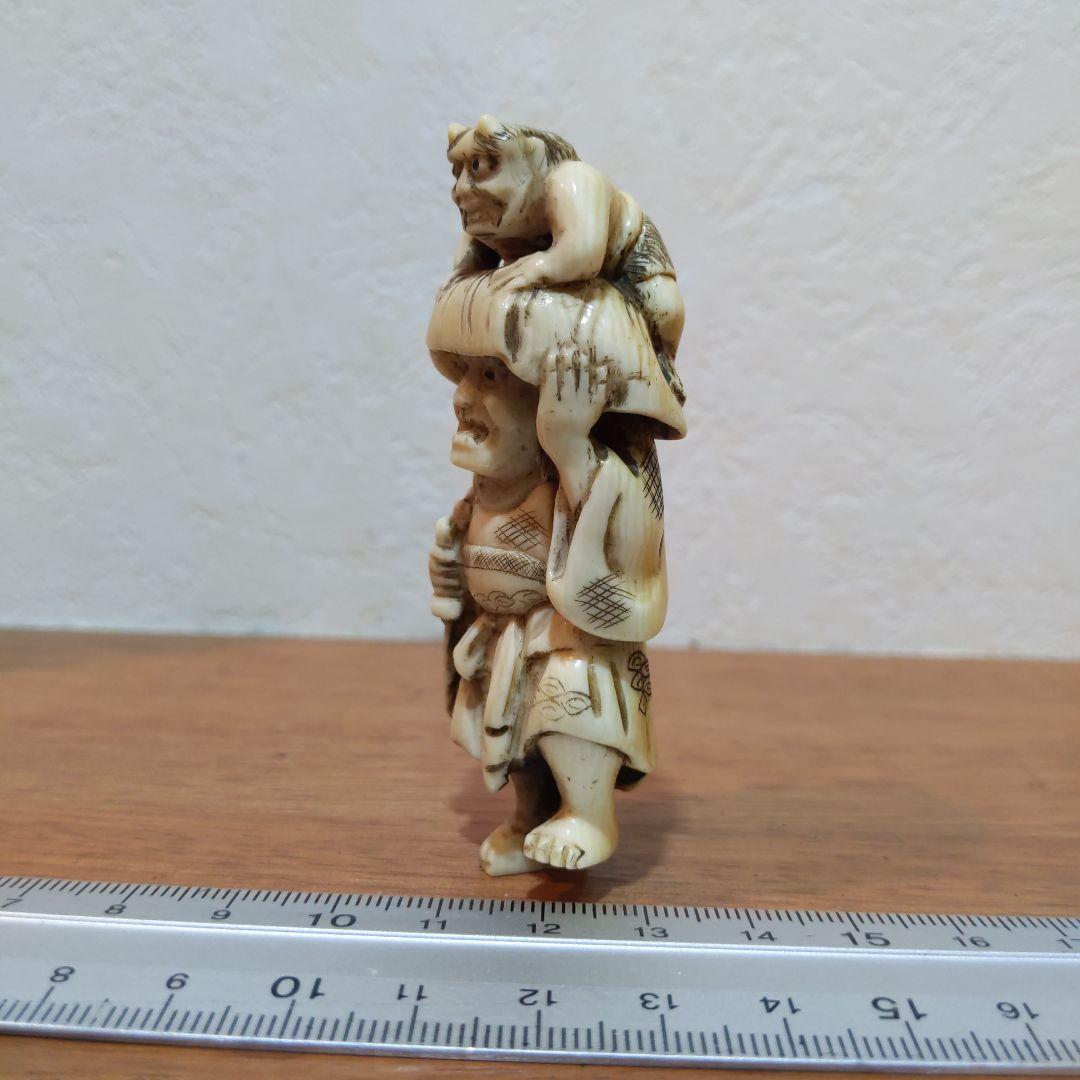 時代提物 根付 天然素材 在銘【鬼の親子】高7.7cm 横幅3.1cm 重44ｇ