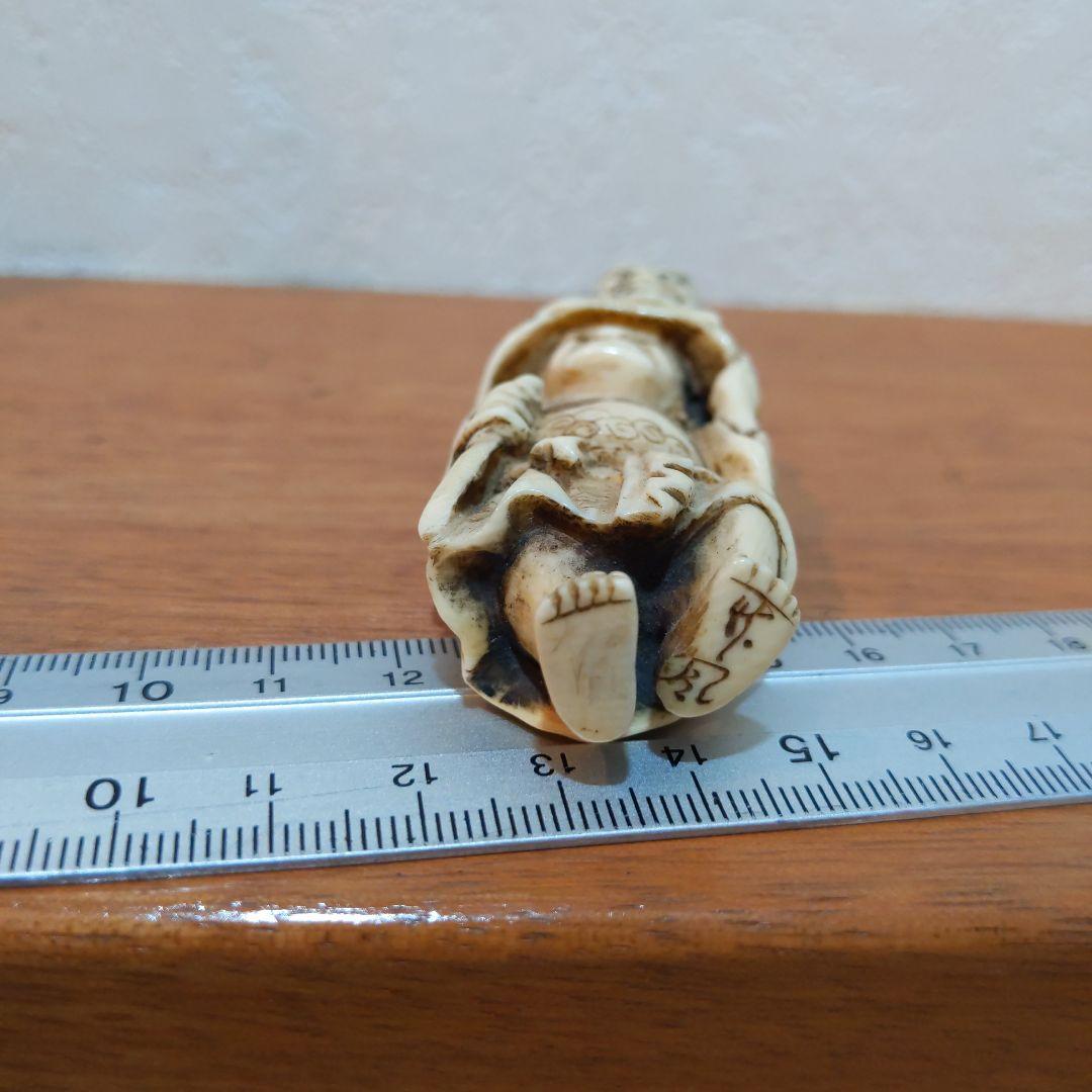 時代提物 根付 天然素材 在銘【鬼の親子】高7.7cm 横幅3.1cm 重44ｇ