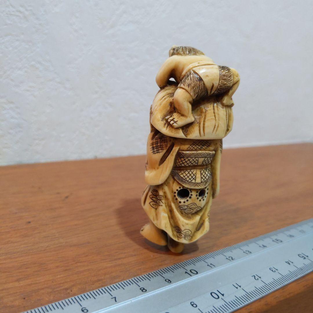 時代提物 根付 天然素材 在銘【鬼の親子】高7.7cm 横幅3.1cm 重44ｇ