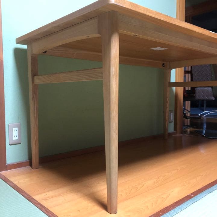 新生活の特別セール中！SIGNE 4人掛けダイニングテーブル