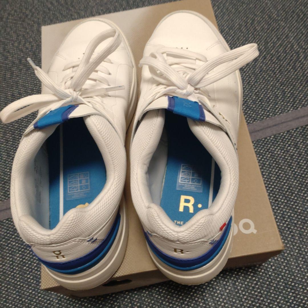 Onテニス用ホワイトスニーカー