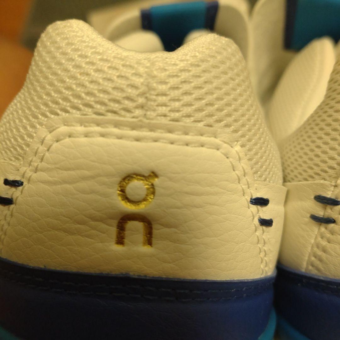 Onテニス用ホワイトスニーカー