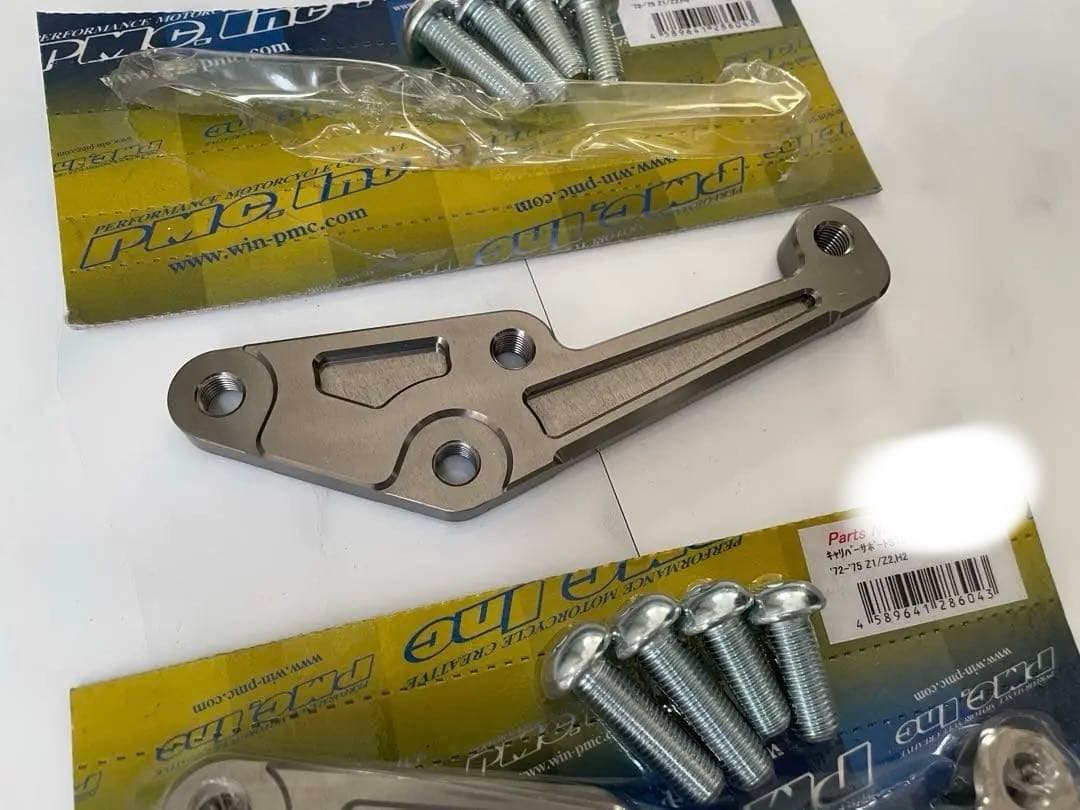 キャリパーサポート　左右共通　2個セット　Z1 Z2