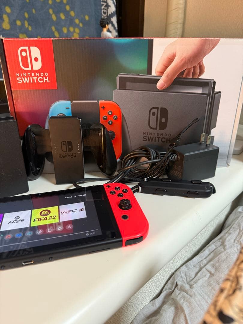 Nintendo Switch ネオンブルー/ネオンレッド 本体、付属品あり！