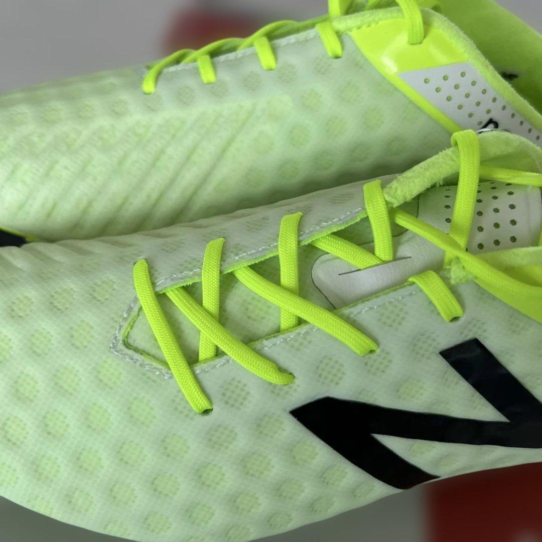 【未使用】ニューバランスサッカーシューズ （27.0cm）2E シューズ袋付き