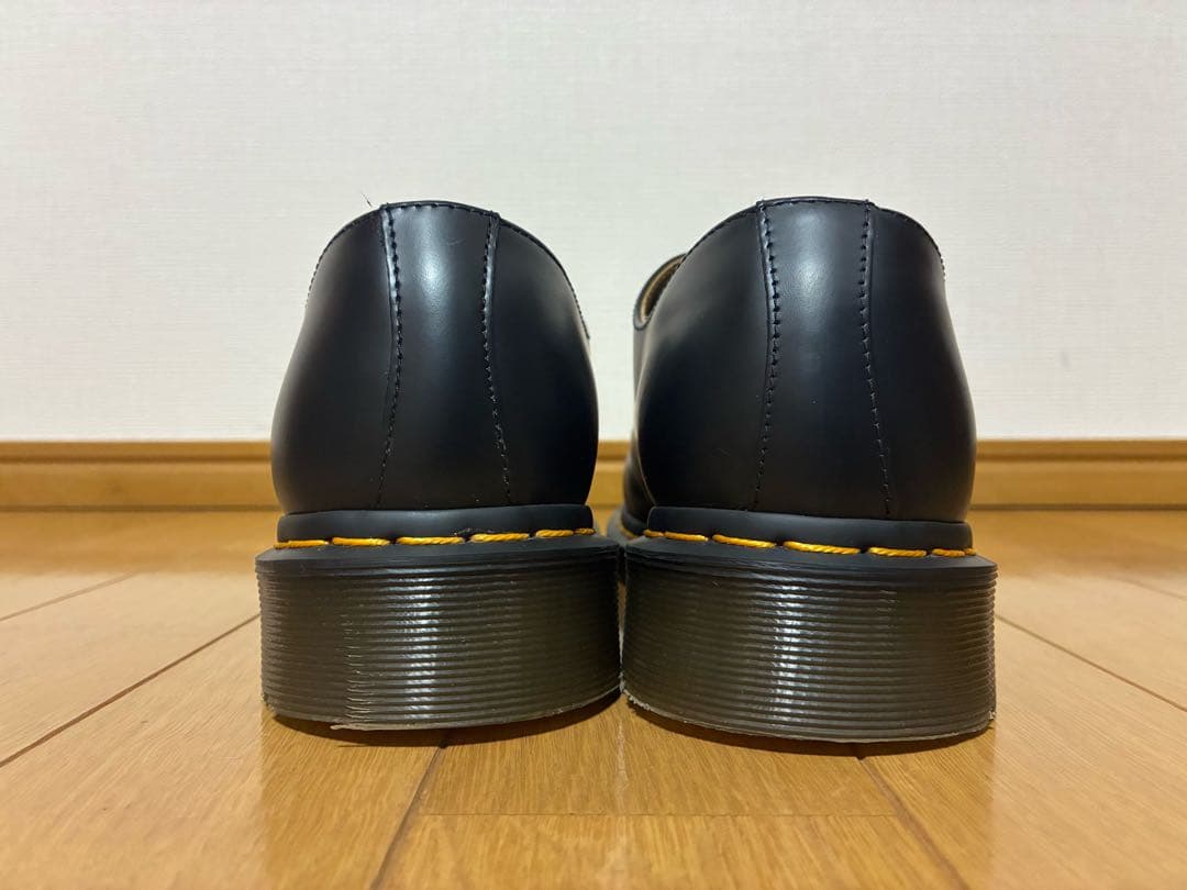 ドクターマーチン3ホールギブソン　 メンズ、レディース　富裕層の部下