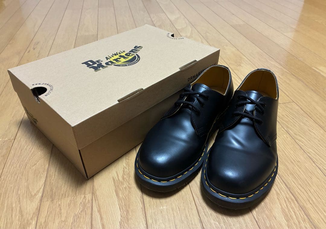 ドクターマーチン3ホールギブソン　 メンズ、レディース　富裕層の部下