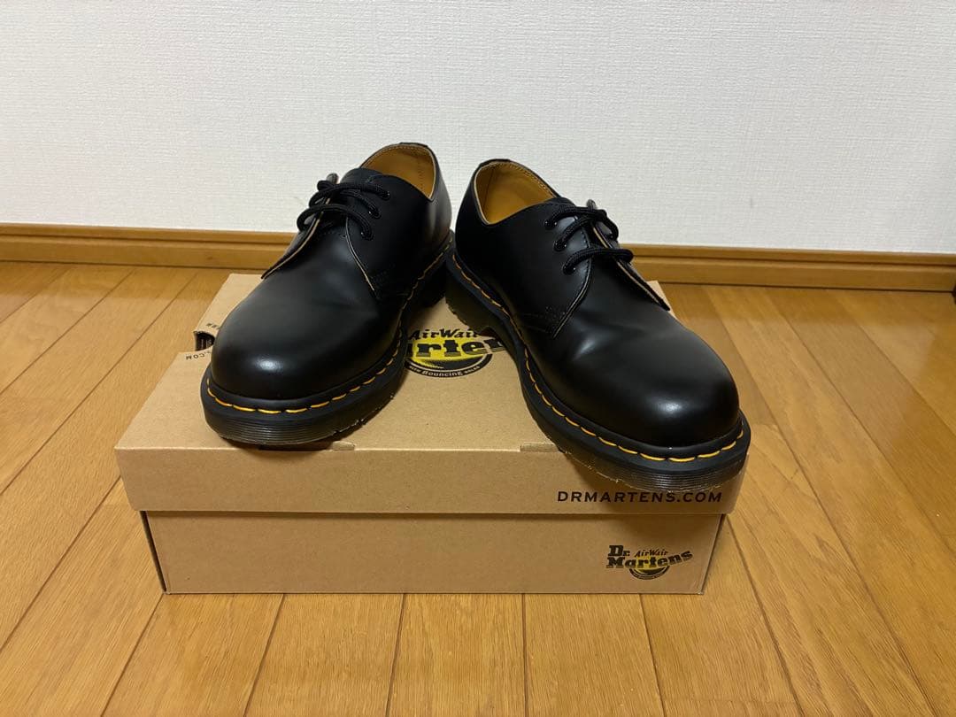 ドクターマーチン3ホールギブソン　 メンズ、レディース　富裕層の部下