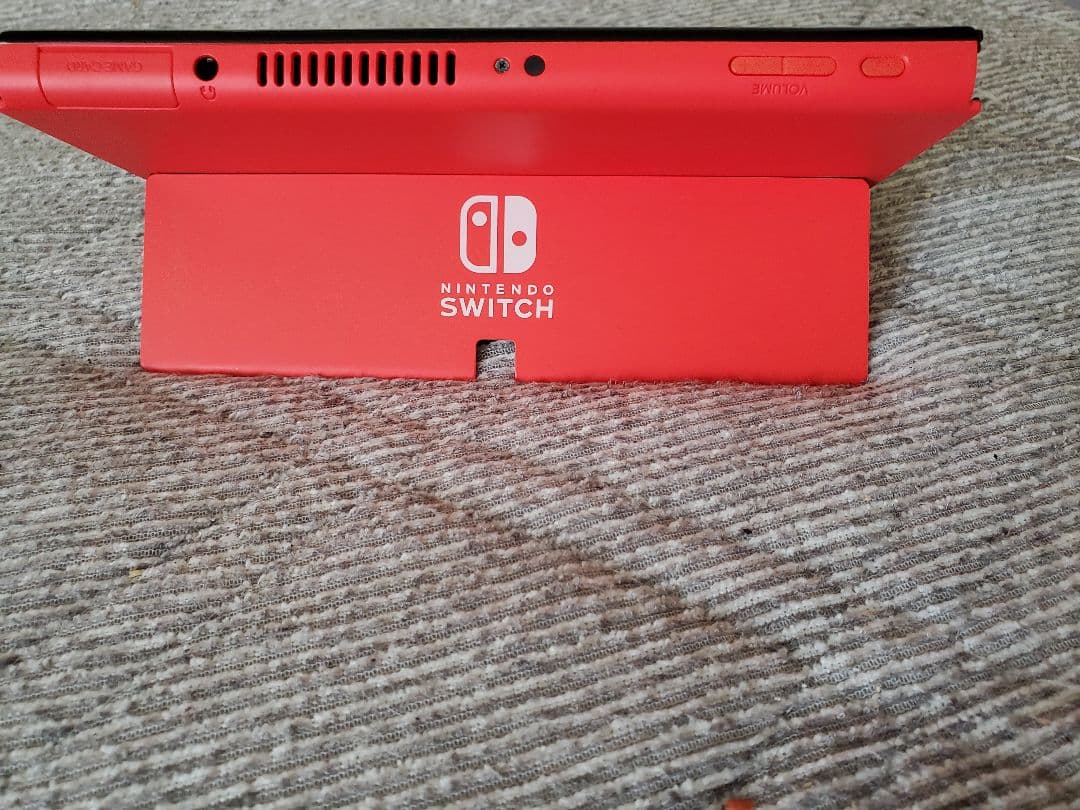 Nintendo Switch 赤/有機EL、本体 キャリングケース付き。