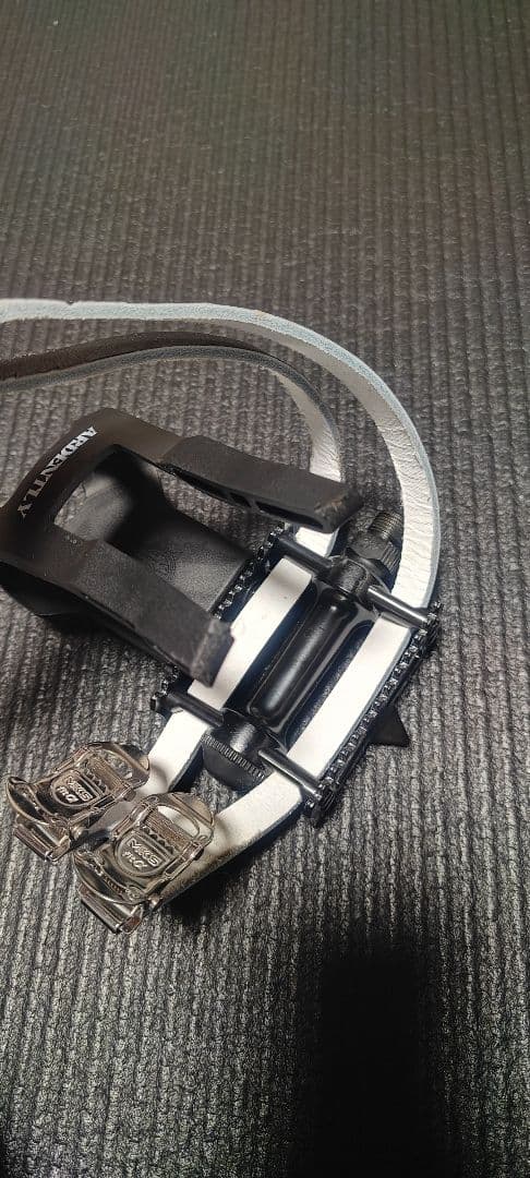 MKS アルミペダル ストラップ付き セット販売のみ