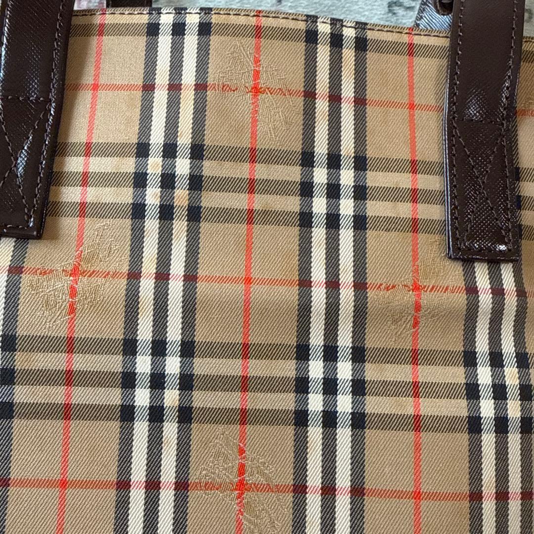 Burberry トートバッグ　チャーム付き