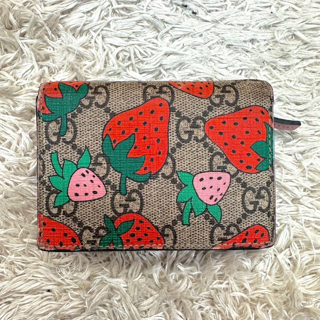 【美品】グッチ 二つ折り財布 ベージュ ピンク いちご スプリーム GG柄