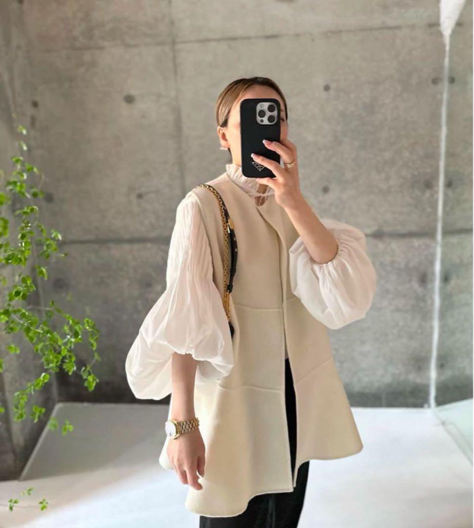 美品 st.cecilia girlishリバーウールフレアジレ　ホワイト