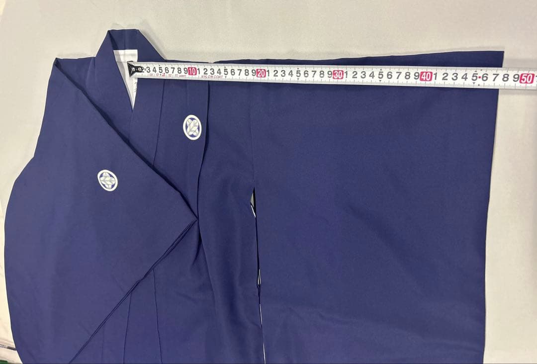 七五三 7歳男の子用7点セット。黒地に花柄の袴と草履、19.5cm