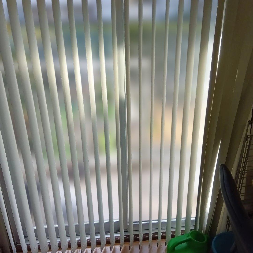 タチカワブラインドカーテンライトグレー　縦型ブラインド 1830✕1850