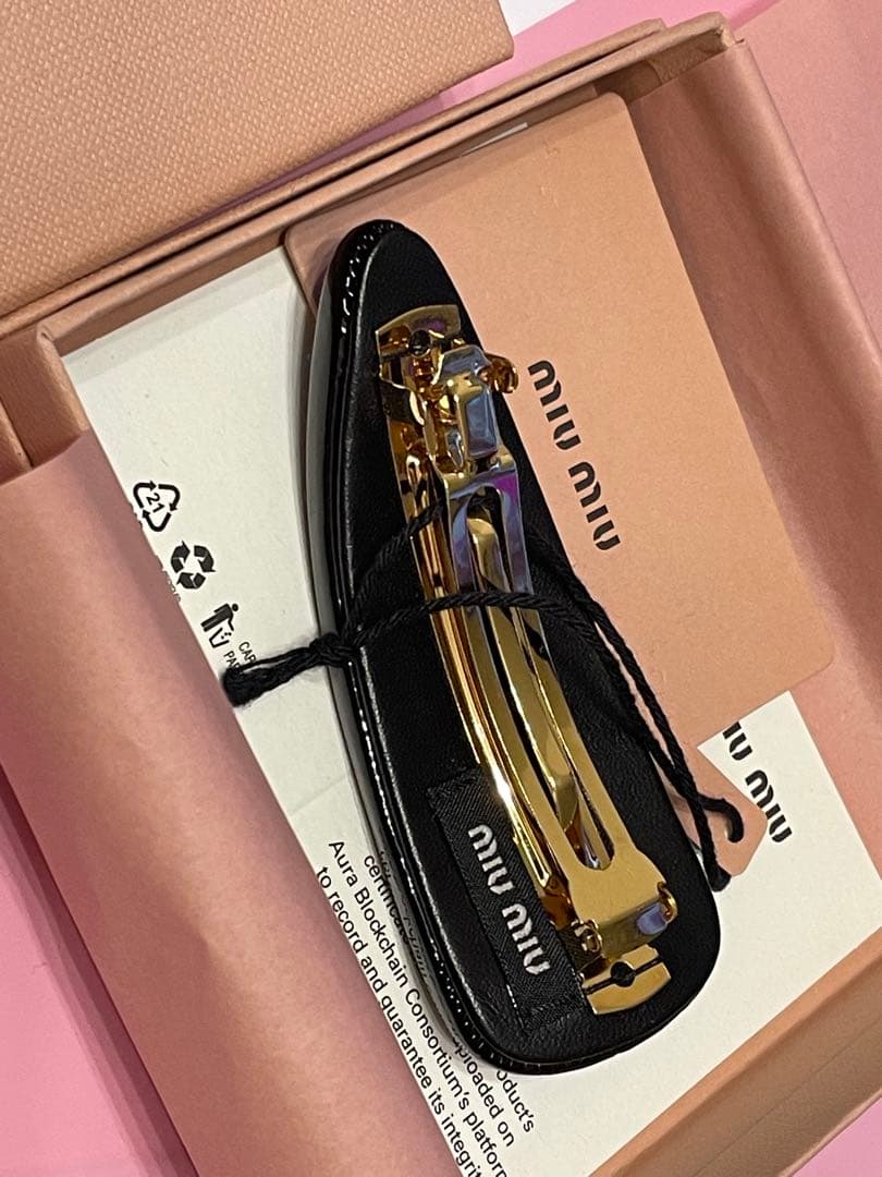 正規品　MIUMIU バレッタ　ヘアアクセ　黒