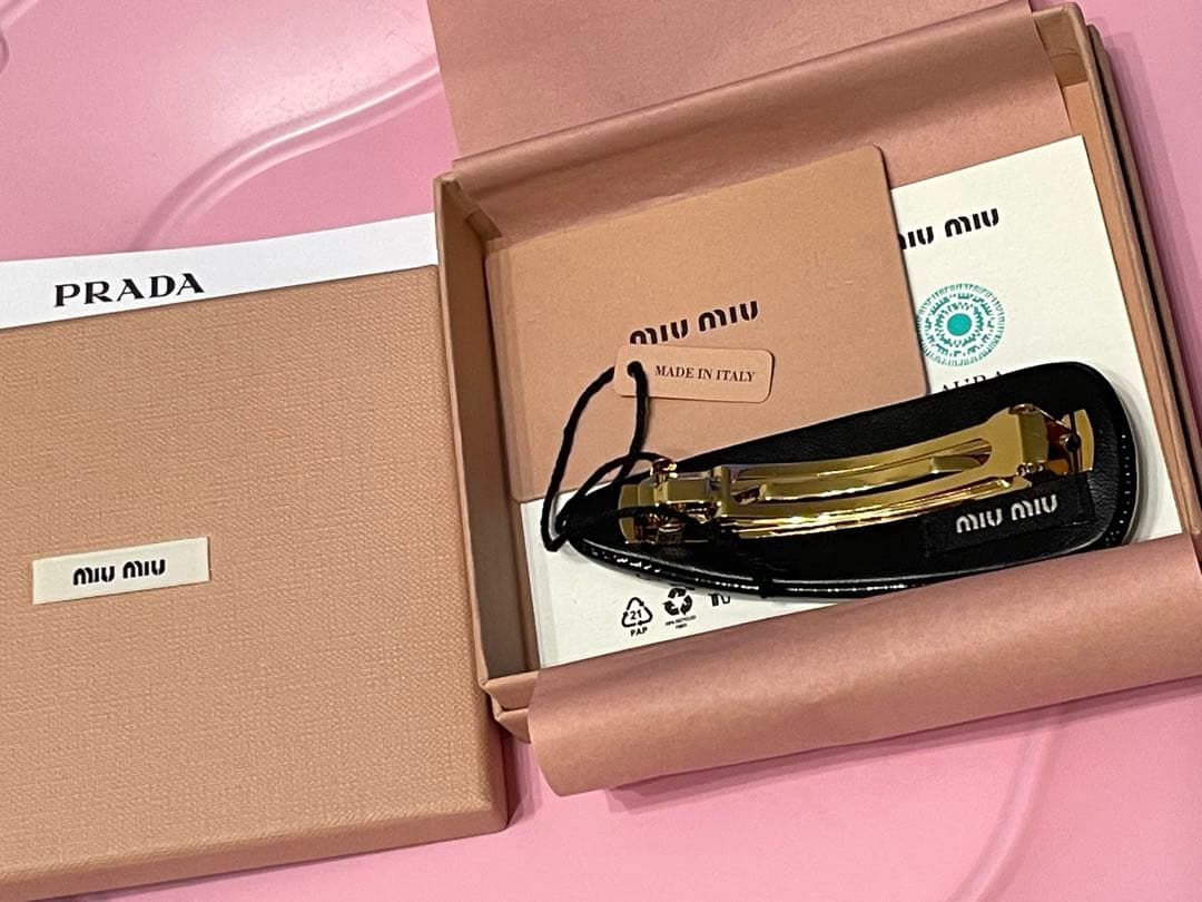 正規品　MIUMIU バレッタ　ヘアアクセ　黒