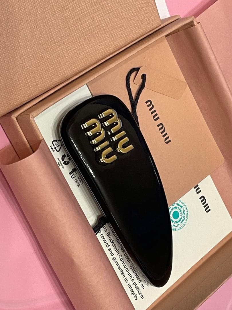 正規品　MIUMIU バレッタ　ヘアアクセ　黒