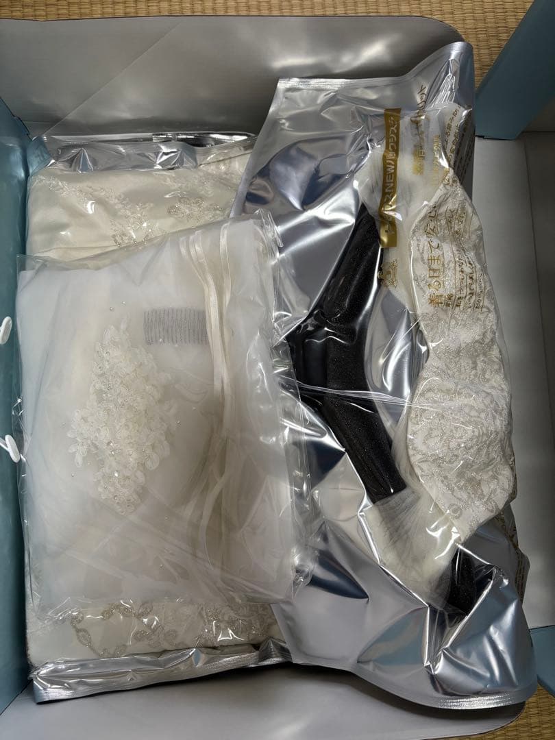 ホワイト Aライン サテンウェディングドレス