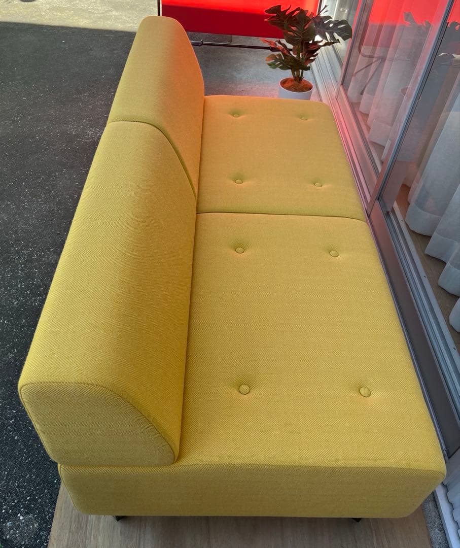 モダンスタイル　2Sソファ　ミッドセンチュリー　北欧スタイル　イエロー　2人掛け