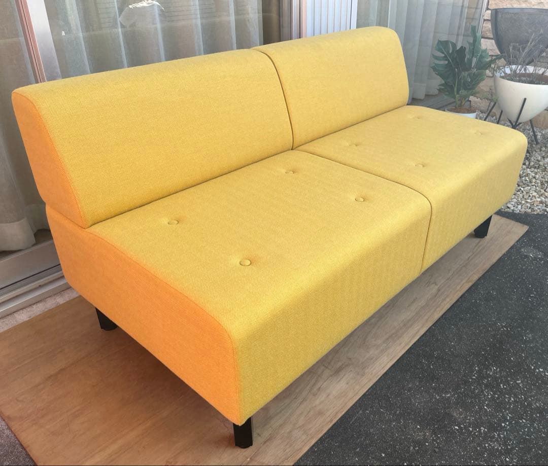 モダンスタイル　2Sソファ　ミッドセンチュリー　北欧スタイル　イエロー　2人掛け