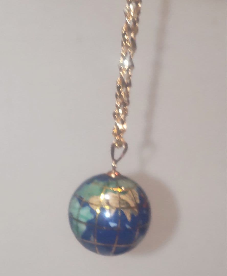 m*a様 大粒天然ラピスラズリ 地球モチーフペンダントバチカンK18刻印