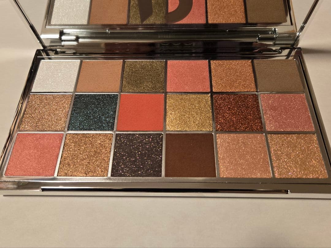 BYREDO バイレード アイシャドウパレット フローラ カラハリ