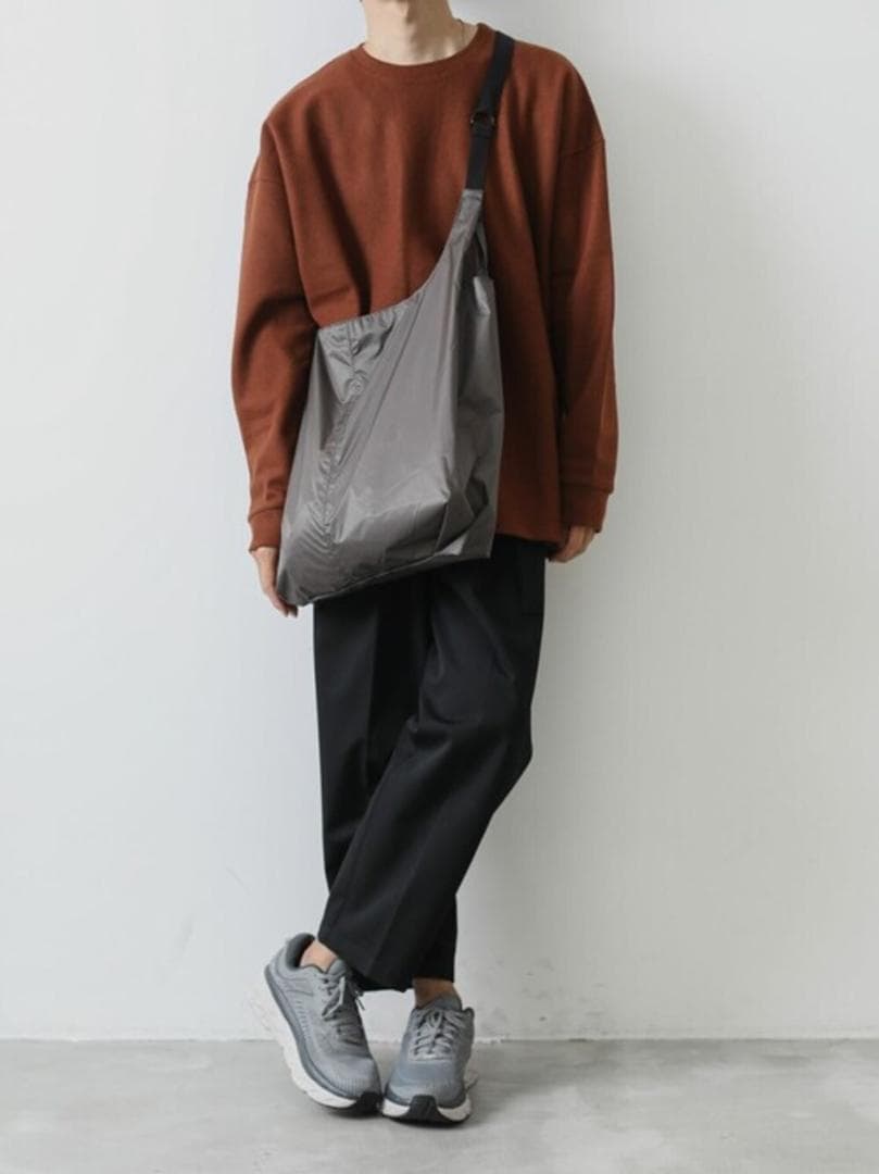 ATTACHMENT ウールギャバジン2プリーツテーパードフィットトラウザーズ