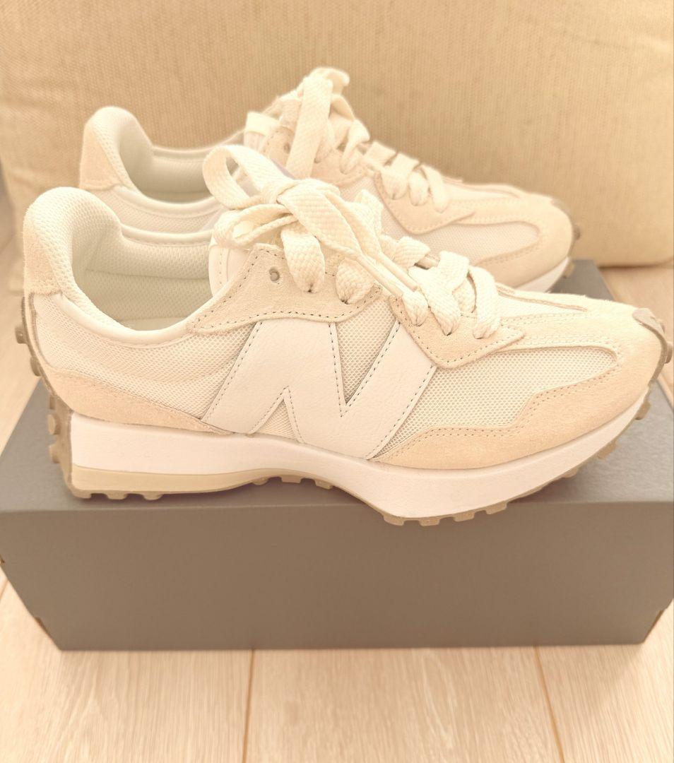 ゆ*り様 新品　ニューバランス 327 ベージュ U327LNA D24.0cm