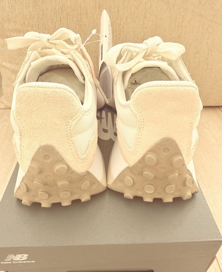 ゆ*り様 新品　ニューバランス 327 ベージュ U327LNA D24.0cm
