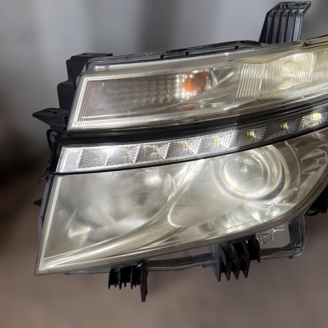 2010年 日産 エルグランド TE52 ヘッドライト左右セット