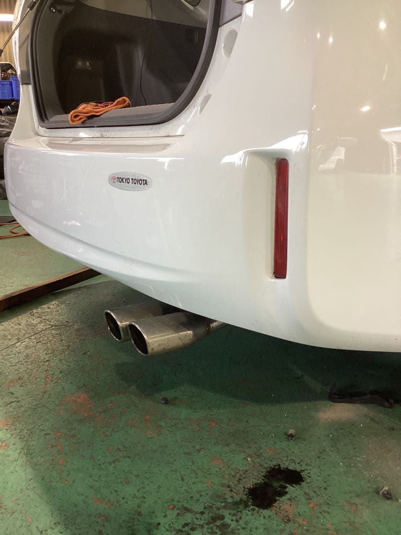 プリウスα フジツボ　マフラー