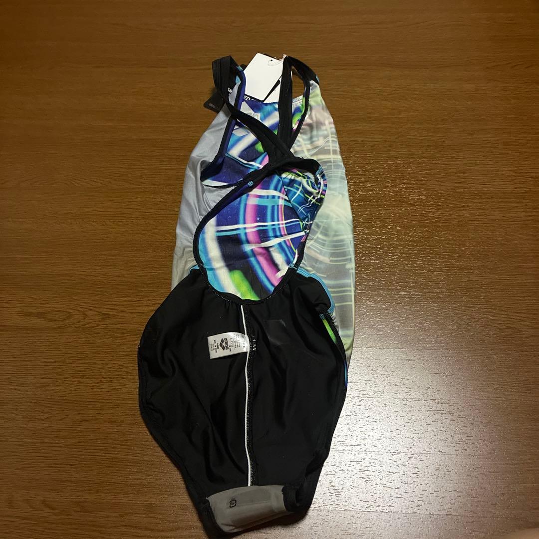 アリーナ　競泳水着　X python2