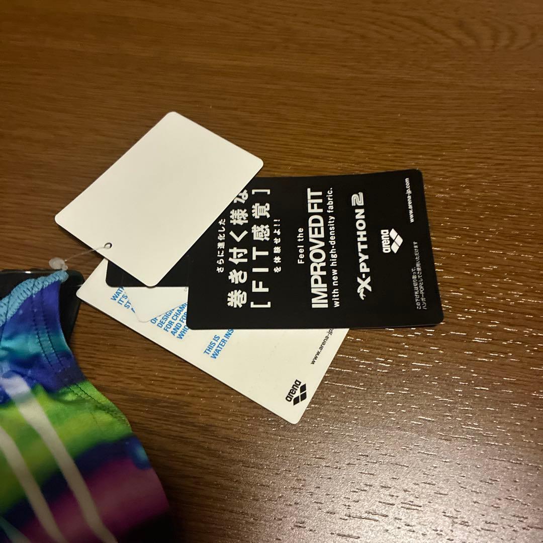 アリーナ　競泳水着　X python2