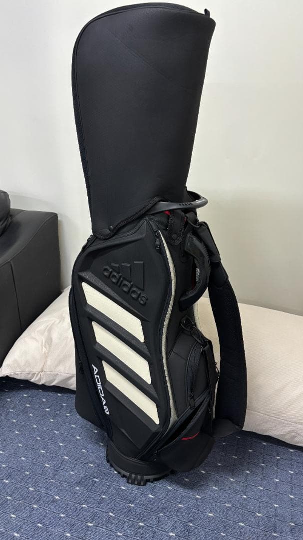 【使用3回ほど】アディダス キャディバッグ ９型 ジオメトリック柄マットブラック
