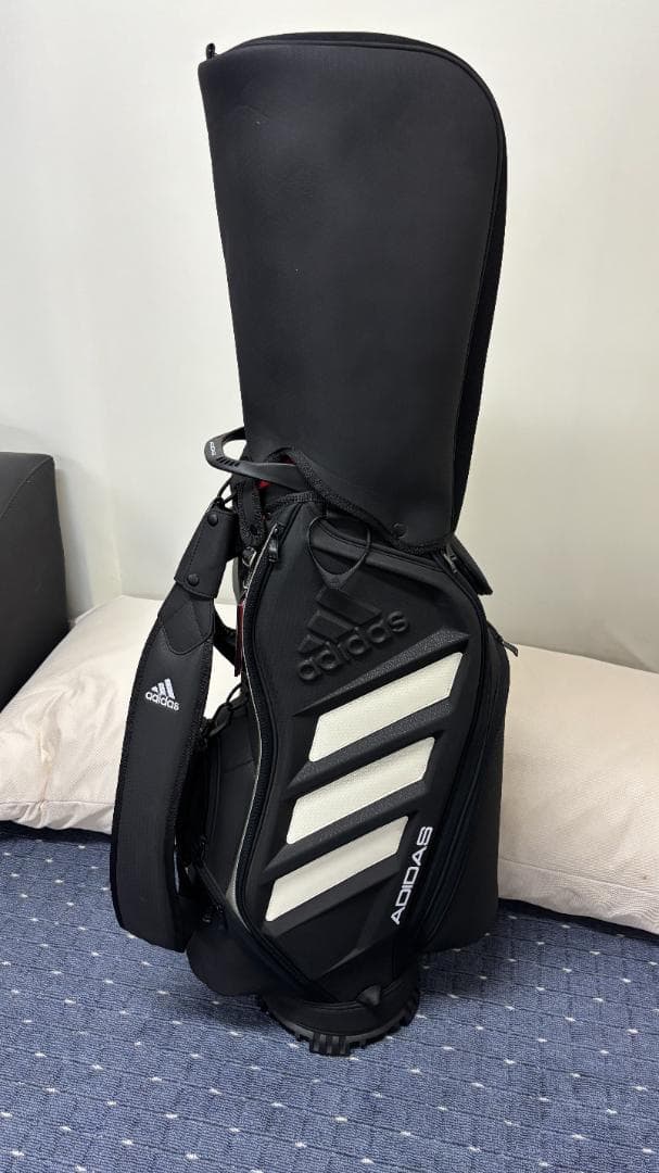 【使用3回ほど】アディダス キャディバッグ ９型 ジオメトリック柄マットブラック