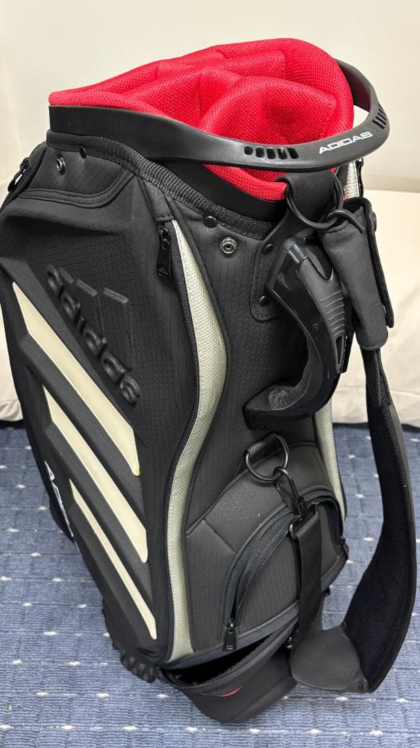 【使用3回ほど】アディダス キャディバッグ ９型 ジオメトリック柄マットブラック