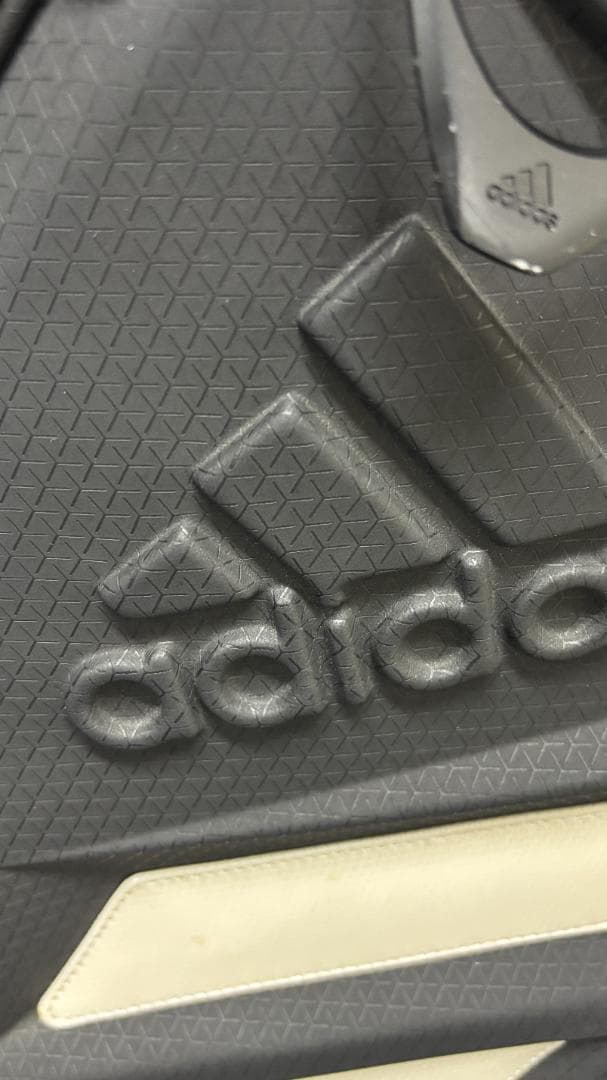 【使用3回ほど】アディダス キャディバッグ ９型 ジオメトリック柄マットブラック