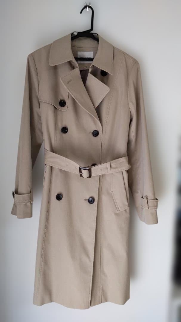 トレンチコート、スーツ上下、ブラウス２着　計４点（新品、未使用）