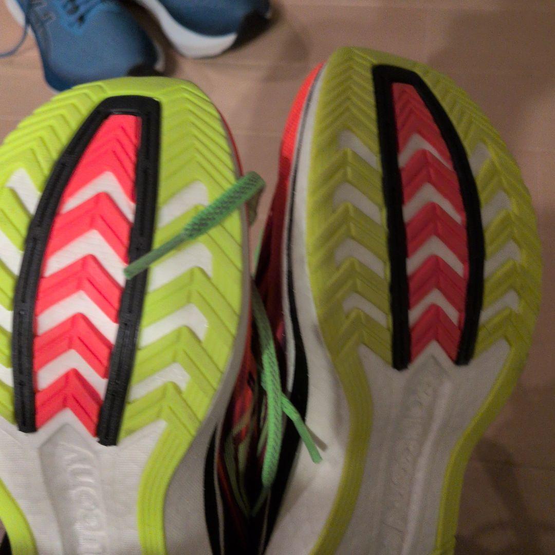 新品 サッカニー エンドルフィン プロ 2 マラソン シューズ 24.5cm